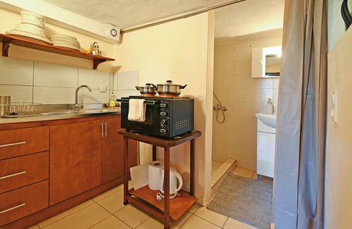 Elos Maison | Green Oasis in Tranquil Village
