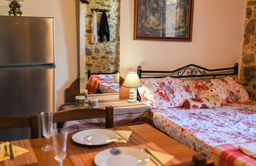 Elos Maison | Green Oasis in Tranquil Village