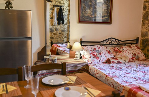 Elos Maison | Green Oasis in tranquil village