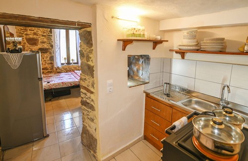 Elos Maison | Green Oasis in tranquil village