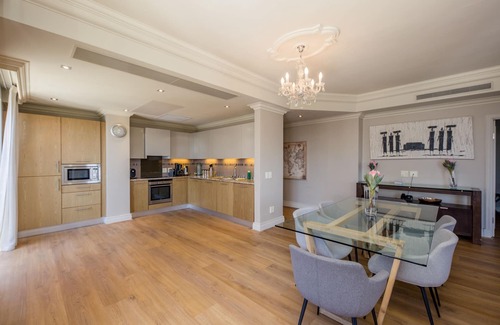 Green Point Appartement | Green Point Apartment walking Distance to Stadium (407 Royal)