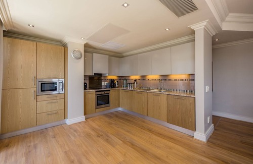 Green Point Appartement | Green Point Apartment walking Distance to Stadium (407 Royal)