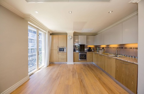 Green Point Appartement | Green Point Apartment walking Distance to Stadium (407 Royal)