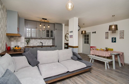Saints Constantine and Helena Appartement | Espace vert dans la ville-Akvarel 3