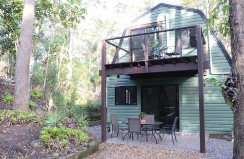 Landsborough Chalet De Ski | GREEN TREES CHALET Australia Zoo close by