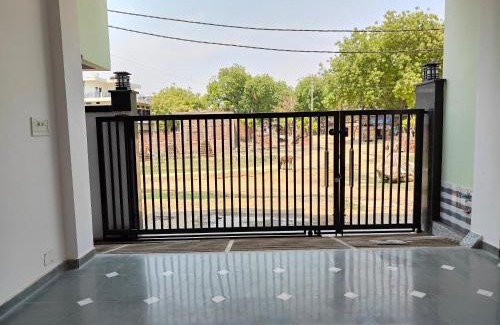 Sarnath Appartement | Green View Apartments Flat B
