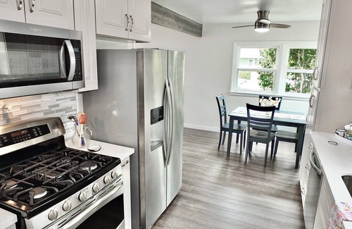 Belmont Heights Maison | Greenbelt Guesthouse – A Perfect Fit for 2! Cozy Home in Highly Walkable Area