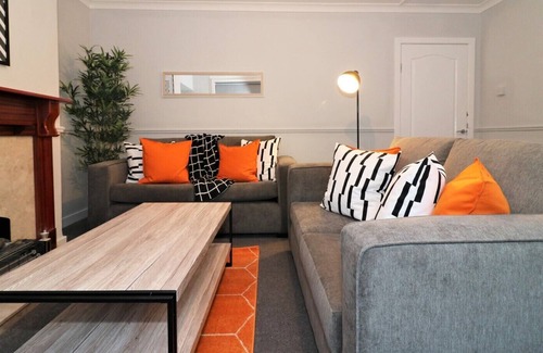 Greenock Appartement | Pillow Partners are proud to present this stylish apartment which is ideal for contractors, fami...