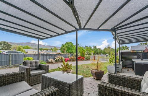 Lowburn Maison | Greenways Escape - Cromwell Holiday Home