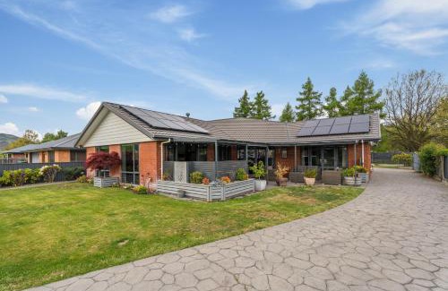 Lowburn Maison | Greenways Escape - Cromwell Holiday Home