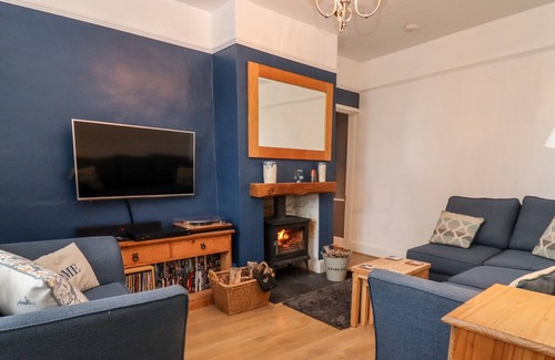 Little Malvern Maison | GREENWAYS, pet friendly, with hot tub in Malvern