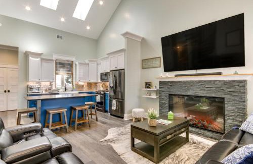 Greenwood Maison | Greenwood Getaway with Furnished Patio and Lake View