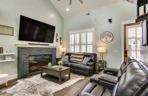 Greenwood Maison | Greenwood Getaway with Furnished Patio and Lake View