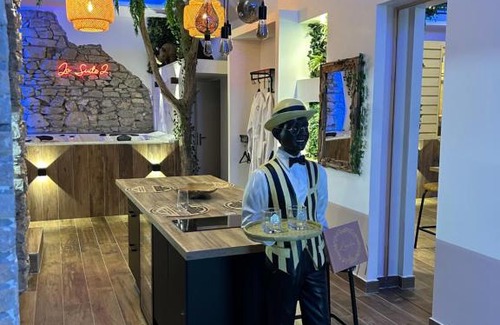 Quartier Chorier-Berriat Hôtel | Grenoble LA SUITE 2 spa jaccuzzi et sauna privatif