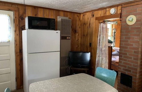 Woodruff Cabine | Gresham Shores-Dancin' Bobber #2