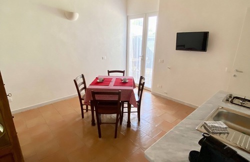 Panza Appartement | "Greta's cottage," with garden, swimming pool and spa hot tub