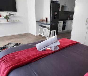 Durbanville Maison | Grey House is a self catering unit with no loadshedding