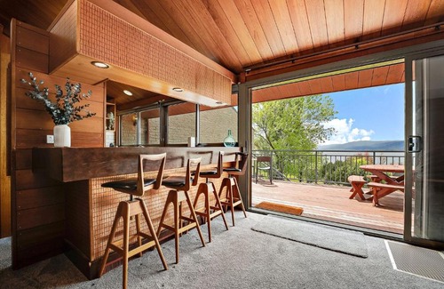 Jindabyne Maison | Grey Kangaroo - 2BR l Lake Front l Pet Friendly l Air-Con l BBQ l WiFi