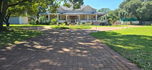 Zeerust Maison | Grey lourie Guesthouse