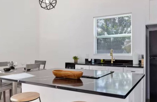 Taft Maison | Grey Lux 1-bedroom house in fabulous Orlando with WiFi, AC Disney Universal MCO