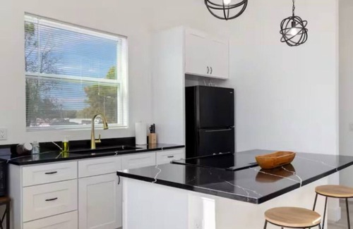 Taft Maison | Grey Lux 1-bedroom house in fabulous Orlando with WiFi, AC Disney Universal MCO
