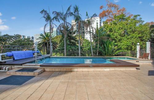 Newton Appartement | Greys Urban Escape with Spa, Pool - Gym