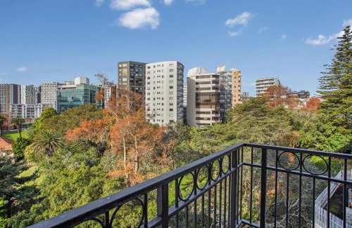 Newton Appartement | Greys Urban Escape with Spa, Pool - Gym