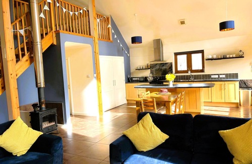 Fort William Cabine | Grianain - Riverside Lodge with Mountain Views