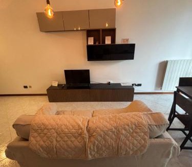 Caselle Lurani Maison | Grinder House