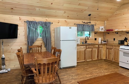 Inlet Cabine | Grizzly Cabin at The Bears Cottages in Inlet