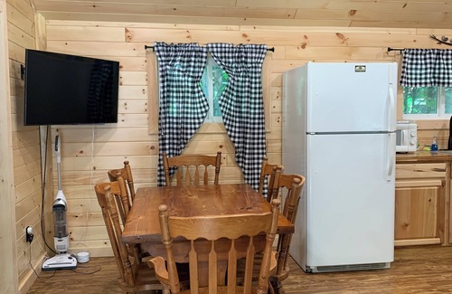 Inlet Cabine | Grizzly Cabin at The Bears Cottages in Inlet