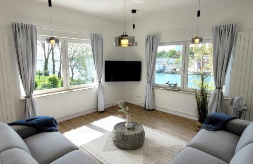 Neustadt in Holstein Appartement | Große Ferienwohnung mit traumhaftem Hafenblick von "Momentic"