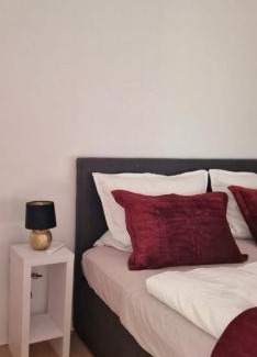 Daberstedt Appartement | Große Ferienwohnung Nähe Stadtpark, 4 Schlafzimmer, gemütliches Wohnzimmer, Terrasse, Parkplatz