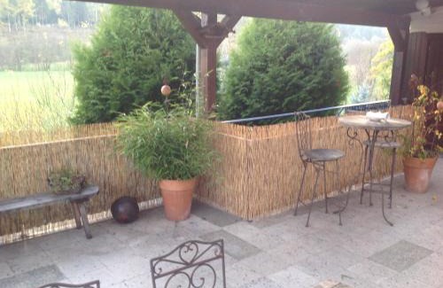 Glindfeld Appartement | Große, hundefreundliche Ferienwohnung mit großer Terrasse in Flussnähe