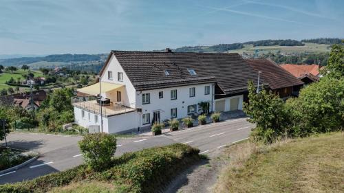 Waldshut-Tiengen Appartement | Große Monteur- und Handwerkerwohnung für bis zu 14 Personen in Aichen bei Waldshut-Tiengen