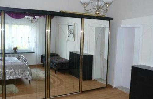 Marienthal West Appartement | Große Wohnung in Zwickau mit Terrasse, Grill und Garten