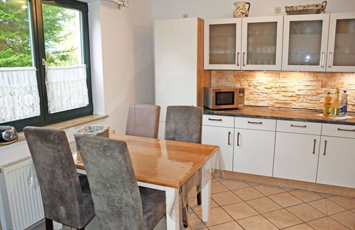 Lancken-Granitz Appartement | Großes Ferienhaus mit Terrasse am Granitzwald - Ferienhaus Familie Hartwig