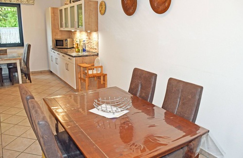 Lancken-Granitz Appartement | Großes Ferienhaus mit Terrasse am Granitzwald - Ferienhaus Familie Hartwig