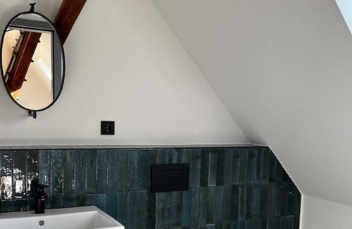 Fliegenberg Appartement | Großzügiges, Helles Studio Direkt an der Elbe