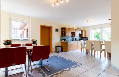 Bergen auf Ruegen Appartement | Großzügiges Zentral Gelegenes Appartement im Herzen Rügens - Appartement in EFH