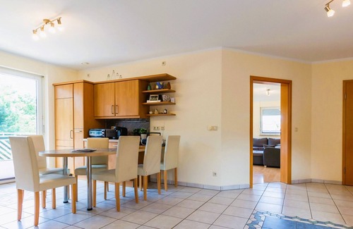 Bergen auf Ruegen Appartement | Großzügiges Zentral Gelegenes Appartement im Herzen Rügens - Appartement in EFH