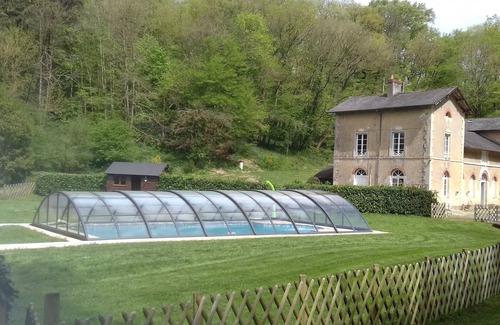 Mont-Saint-Jean Cottage | Le chalet du marié est une maison de vacances isolée avec une piscine chauffée. Idéal pour les familles
