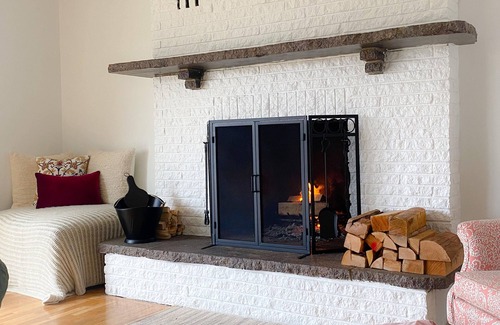 Amherst Maison | Groovy 1970's home in the country Totally Amazing!
