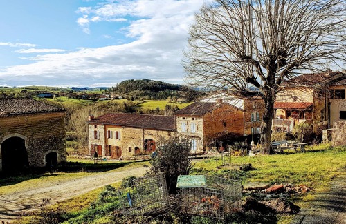 Trezioux Autre | Grote boerderij met zwembad en zicht op de vulkanen van de Auvergne.