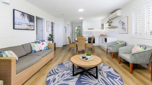 Bongaree Maison | Ground floor air conditioned, fabulous waterviews overlooking Pumicestone Passage