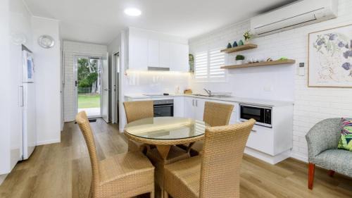 Bongaree Maison | Ground floor air conditioned, fabulous waterviews overlooking Pumicestone Passage