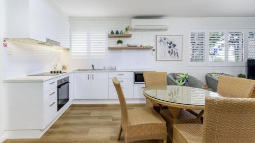 Bongaree Maison | Ground floor air conditioned, fabulous waterviews overlooking Pumicestone Passage