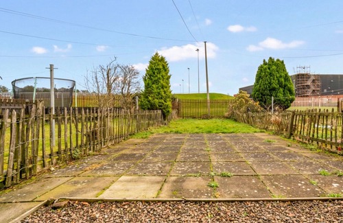 Airdrie Appartement | Ground floor apartment perfect for local contractors