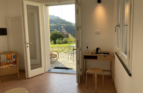 Leivi Villa | Ground floor apartment Pitosforo + Pomegranate room