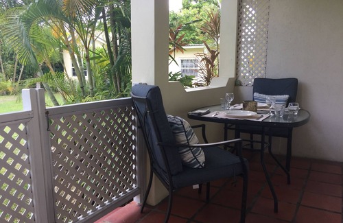 Sunset Crest Appartement | Ground Floor Apt with garden only 3 mins walk to Beach and Beach Club